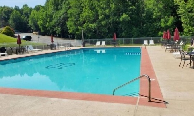 North Shore Condo | Ground level condo with pool and wifi