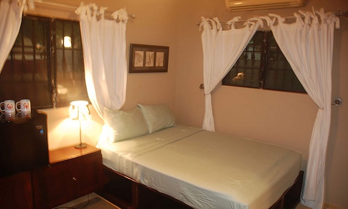 Los Cerros Apartment | Groundfloor room in quiet residence, pool/WiFi/cable TV/parking