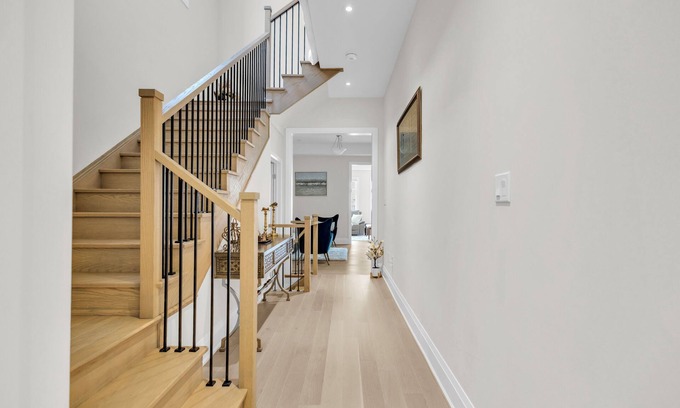 Oakville House | Group-Friendly 4BR Home | Sleeps 12+| Near Hwy 403