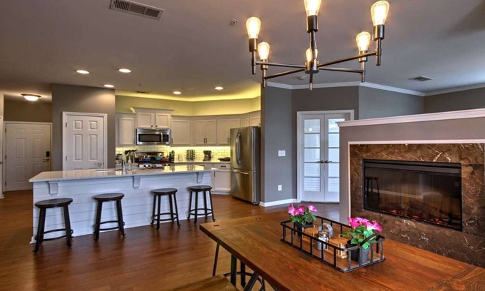 Smyrna Condo | Group Friendly Modern Home Sun trust Park/Atlanta