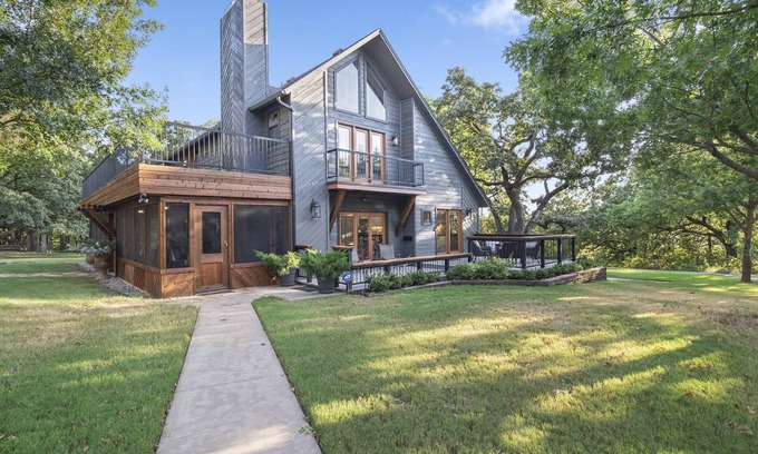 Pottsboro House | Group Getaway-Lake Texoma, Sleeps 10 up to 18 with Bunk House | 3 acres of outdoor fun, lake view