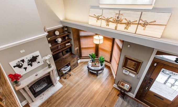 Old Town House | GROUP LUX in Old Town 4bd/3ba (+Rooftop/Parking)