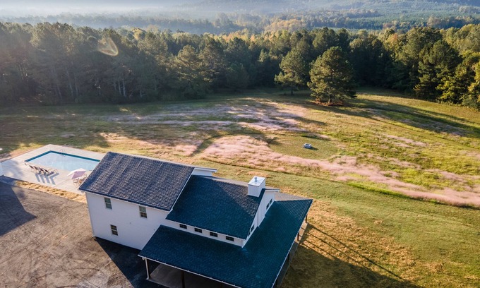 Summerville Other | Group Retreat! Pool, Hot Tub, 15 Acres, Near Rome Tennis, Atlanta & Chattanooga!