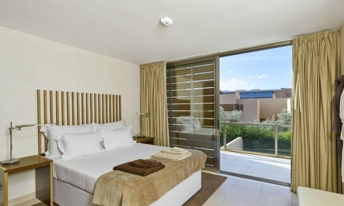 Salgados House | Group Vacation Destination! TWO Spacious 3BR Villas with Private Pool & Kitchen!