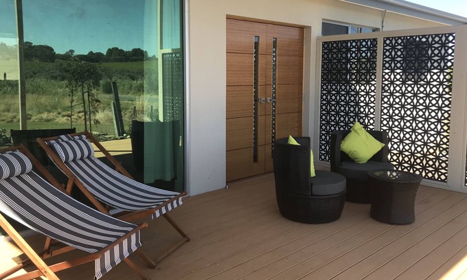 Tatachilla House | Grove and Vine B and B luxury accommodation - McLaren Vale