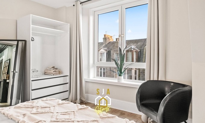 Aberdeen West End Apartment | Grove Getaway - SJA Stays - Luxury 3 Bed Apartment