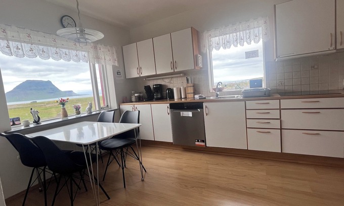 Grundarfjordur House | Grund guesthouse