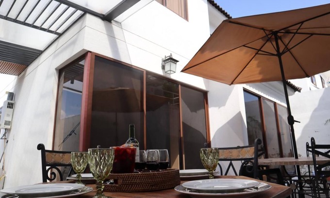 Guayaquil House | Guayaquil large commercial-tourist sector house, 40 minutes from beaches.
