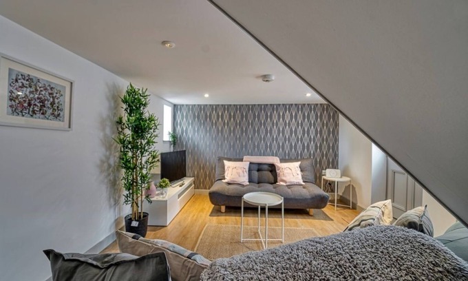 Leominster House | Guest Homes | Bridgepoint House