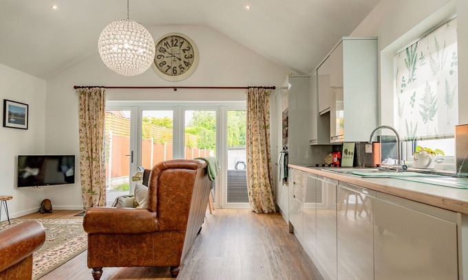 Tenbury Wells House | Guest Homes - Little Highlands