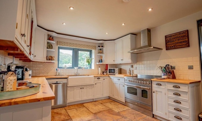 Ludlow House | Guest Homes | Oak Barn