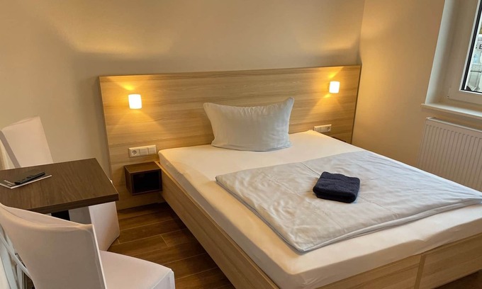 Pasewalk Apartment | Guest house double room (1) - yz Lokschuppen Pasewalk- Gästehaus Lokschuppen
