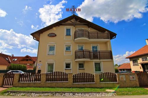 Demanova House | Guest House Maxim