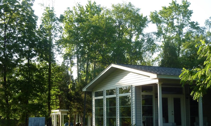 Pineville House | Guest House .Remote Luxurious living, Driving Range & swimming pool