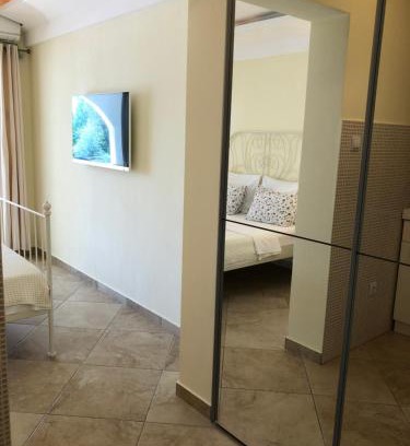 Sveti Stefan House | Guest House Sea Breeze