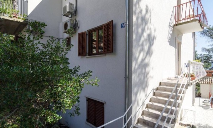 Sobra House | Guest House Sobra 38 - Double Room with Garden View 3
