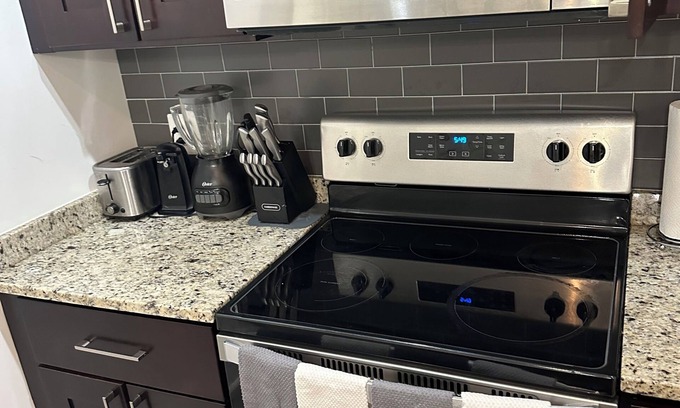 Mount Vernon Apartment | Guest luxury suite, in the inner harbor Baltimore.