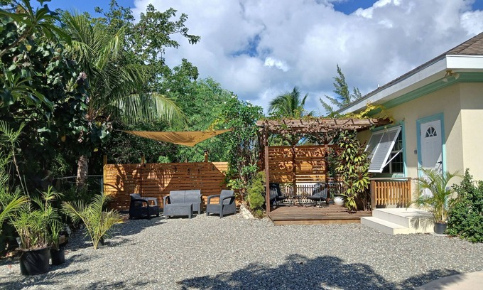 Patricks Island Apartment | Guest suite in a quiet, cozy neighbourhood in Cayman 1 min drive to the beach!
