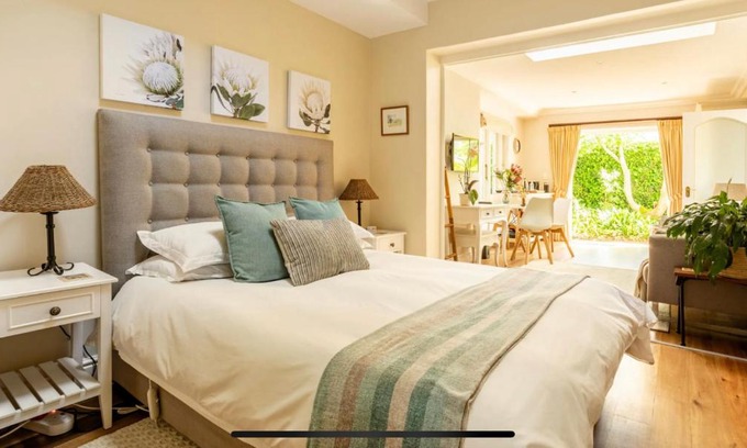 Constantia House | Guest suite - Leafy Constantia Guest House