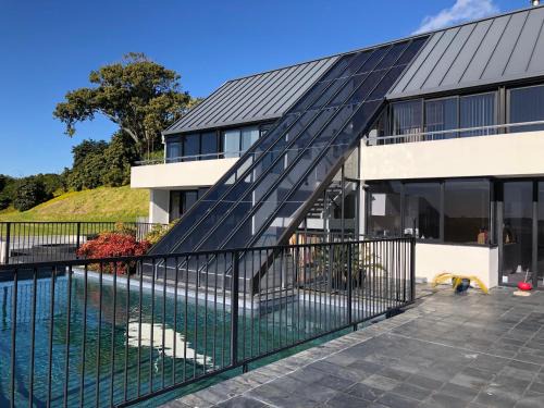 Tauranga House | Guest Suite with Sea Views and Thermally Heated Hot Tub
