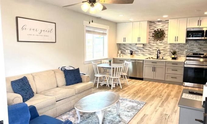 Idaho Falls Apartment | Guest Suites 1998 #1 - Charming 1 bedroom 1 bath Suite
