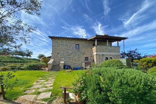 Castiglione del Lago Apartment | GuestHost - Il Glicine, apt with garden and pool