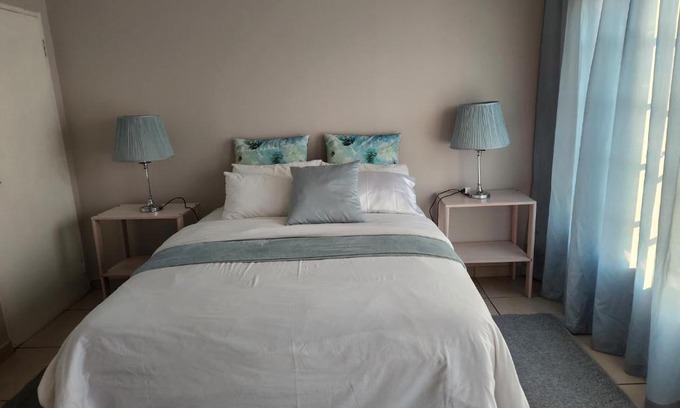 Boksburg Apartment | Guesthouse 71 Sunny Guest Room