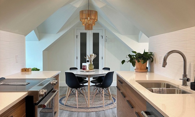 Northeast Edmonton House | Guesthouse at the Davidson Manor