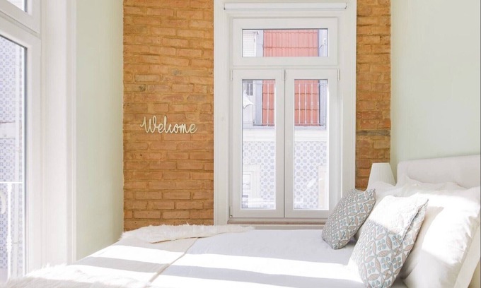 Lisbon Old Town Apartment | GuestHouse - Deluxe Double Room with Balcony (Room 7 Cherubs)