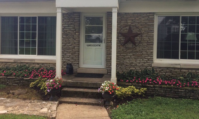 Lexington Cottage | GuestHouse on Kentucky Working Thoroughbred Horse Farm