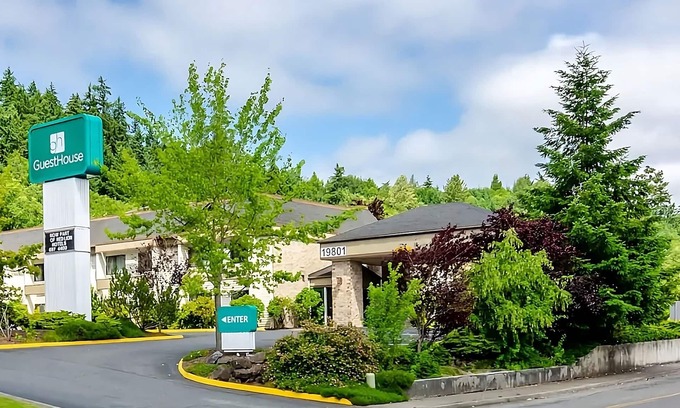 Poulsbo Hotel | GuestHouse Poulsbo Vacation! With FREE Parking and Breakfast, Pets are Welcome!