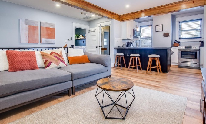 Beechmont House | Guesthouse w/ fast wifi and RV Parking