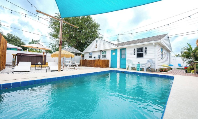 St. Petersburg - Clearwater House | Guesthouse with jacuzzi & pool access in St. Petersburg, Near Downtown & Beaches