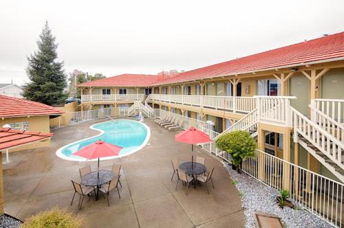 Redding Hotel | GuestPlace Inn & Suites