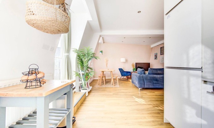 Canbury Apartment | GuestReady - Chic retreat in Kingston upon Thames