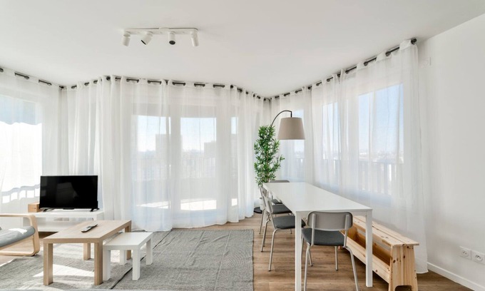 Bobigny Apartment | GuestReady - Bright Escape with City Views