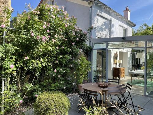 Les Viselets House | GuestReady - Charming haven with a private garden