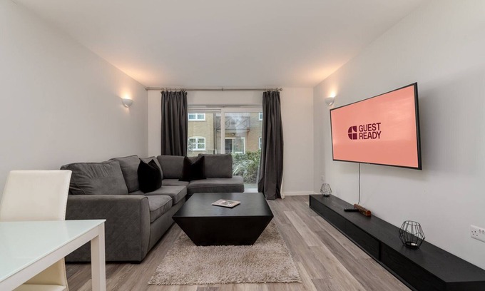 Custom House Apartment | GuestReady - Lovely home in London