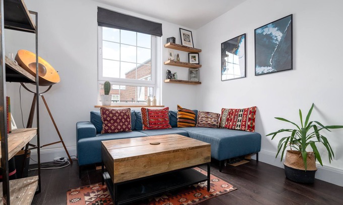 Homerton Apartment | GuestReady - Modern Chic in Homerton