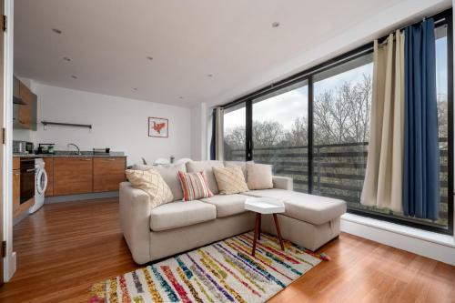 Camberwell Apartment | GuestReady - Modern home with balcony in London