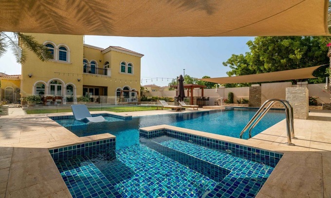 Jumeirah Park Villa | GuestReady - Peaceful Garden Villa l Pool & BBQ
