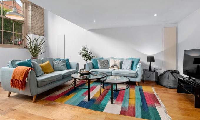 Stepney Green Apartment | GuestReady - Stunning Apartment with Mezzanine