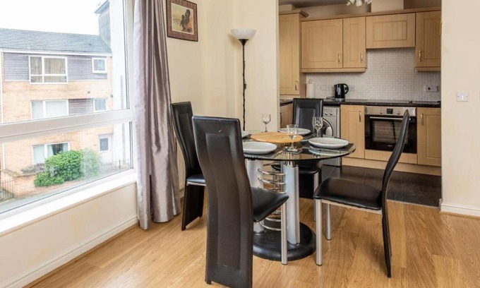 Chorlton-on-Medlock Apartment | GuestReady - Top Floor Apt 2min walk to O2 Apollo