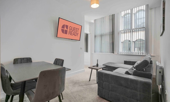 St George's Quarter Apartment | GuestReady – Vibrant living in central Liverpool