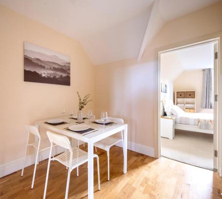 Guildford Apartment | Guildford Station with Parking