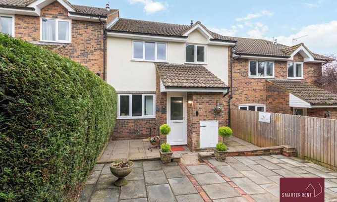 Guildford House | Guildford - Two Bedroom House with Garden