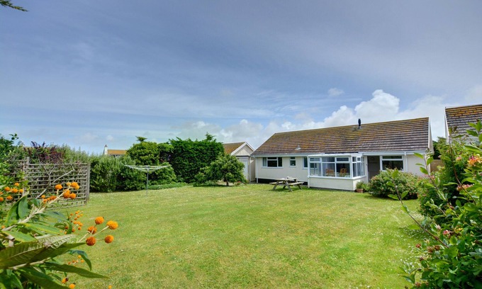 Constantine Bay House | Guillemot - Three Bedroom House, Sleeps 6