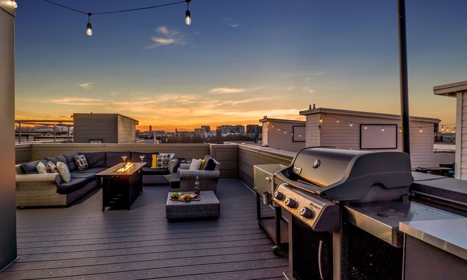 Edgehill Cottage | Gulch Melody - Private Rooftop - Heart of Gulch
