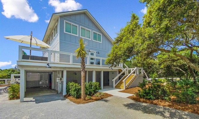 Gulf Trace House | Gulf and State Park Views, Private Beach, HOT TUB, 4 Bikes - Grayt Reflections East