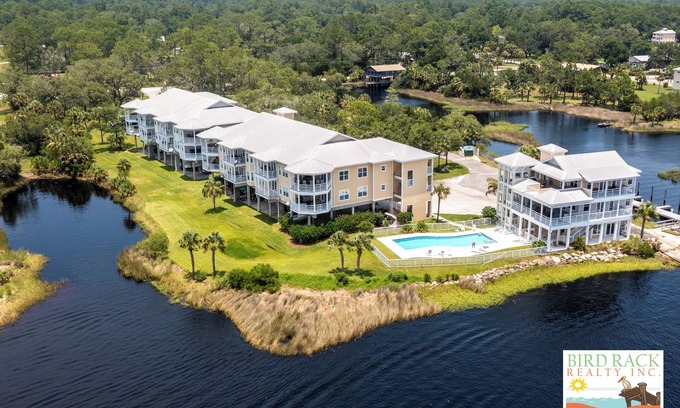 Steinhatchee Condo | Gulf Breeze Condo #207- Private Boat Ramp! WiFi! NO DOCK THIS SCALLOP SEASON!